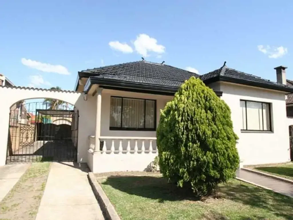 ULTRA CONVENIENTLY LOCATED FAMILY HOME