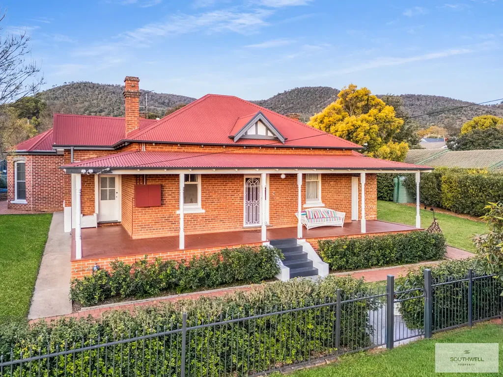 East Tamworth 5ਬੈੱਡਰੂਮ Magnificent Period Home Boasting Modern Updates & Dazzling Alfresco