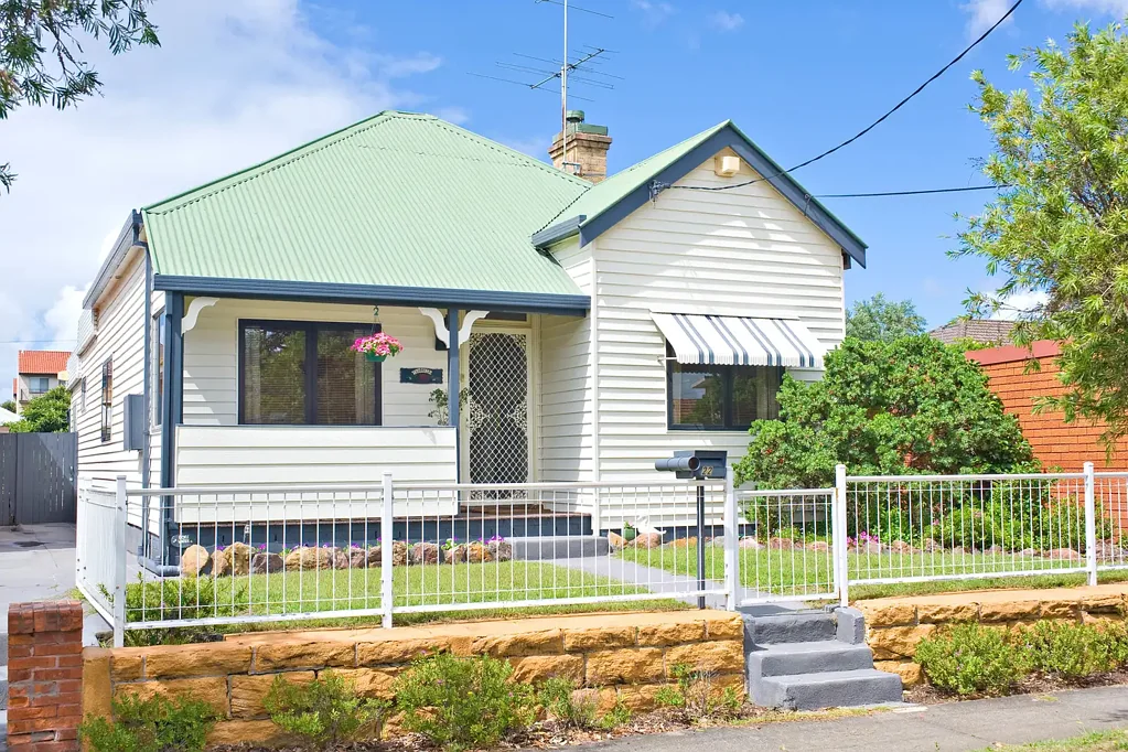BEACHSIDE FAMILY HOME IN A PRIME LOCATION