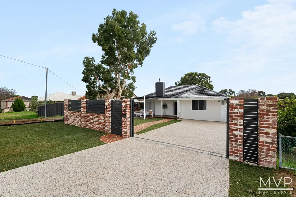 Coolbellup 3房  A Perfect Fusion of Rustic Charm & Contemporary Style!
