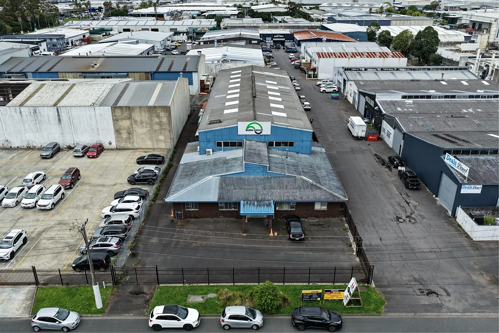 East Tamaki High-profile warehouse and office combo