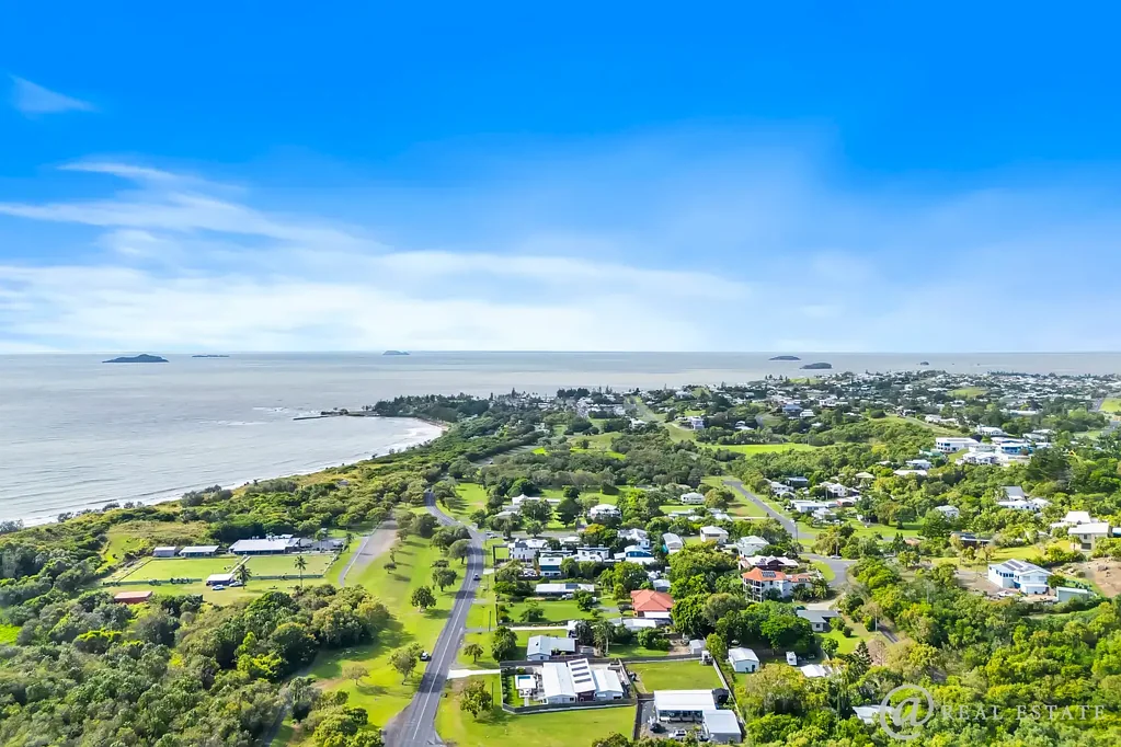 Emu Park Cross The Road To The Beach