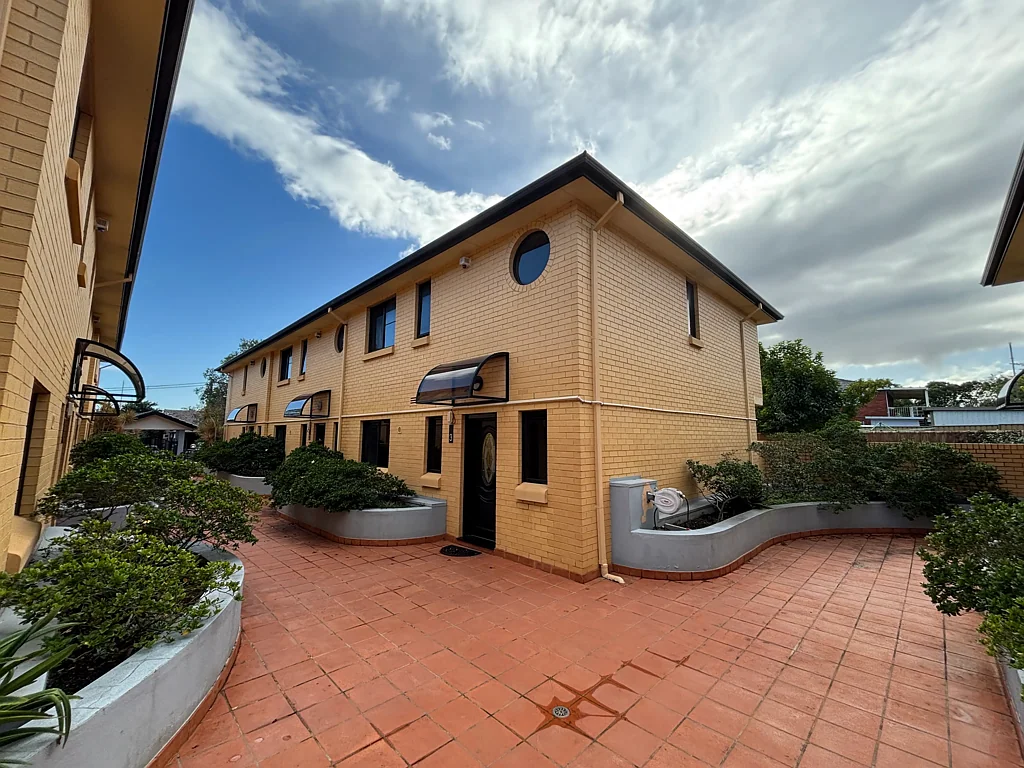 Spacious Freshly Renovated Townhouse