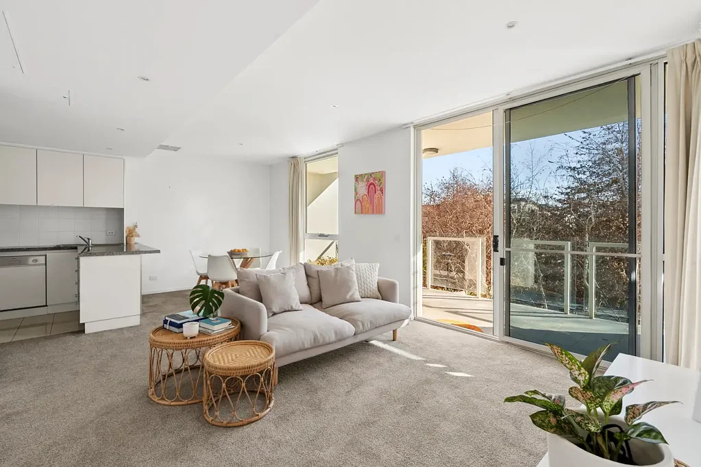 Barton 1房  Elevated Lifestyle in Oversized One Bedroom Home