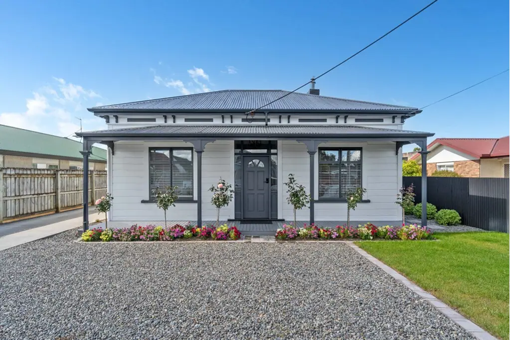 Masterton 3 Bedroom Beautifully Renovated Lock & Leave Cottage in a Prime Masterton Location