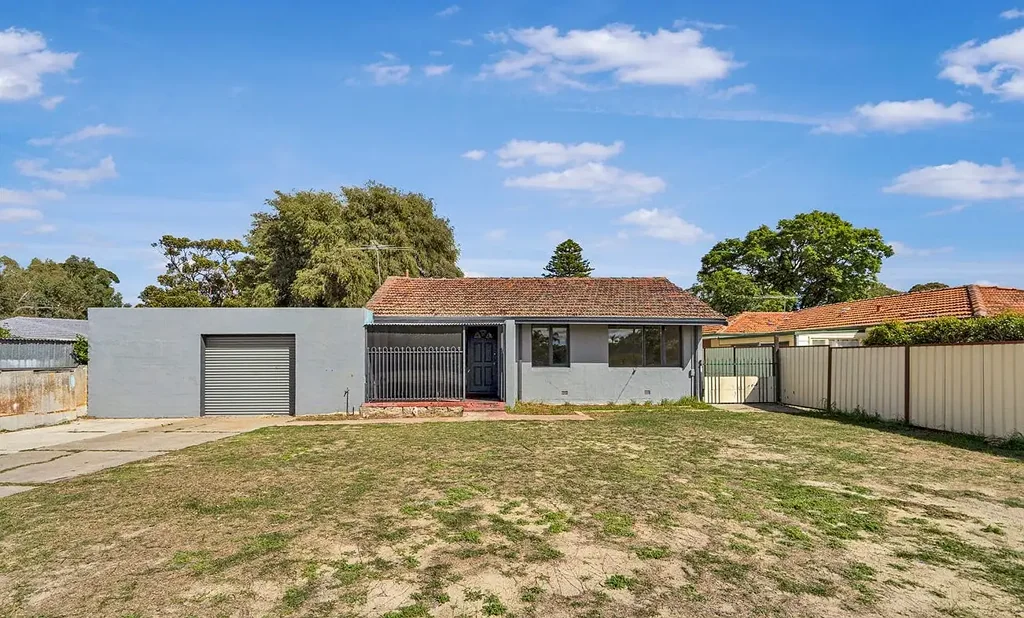 Partly renovated 3-bedroom house in Prime Location