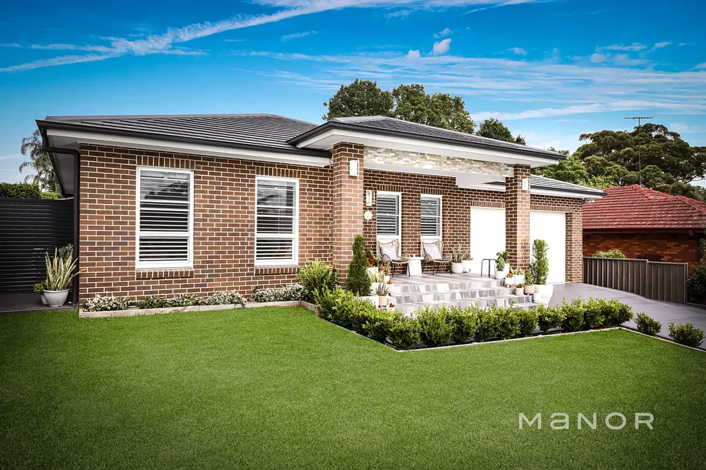 Baulkham Hills 5Phòng ngủ Near New Opulent Single Level Stunner - Inspect by Appointment