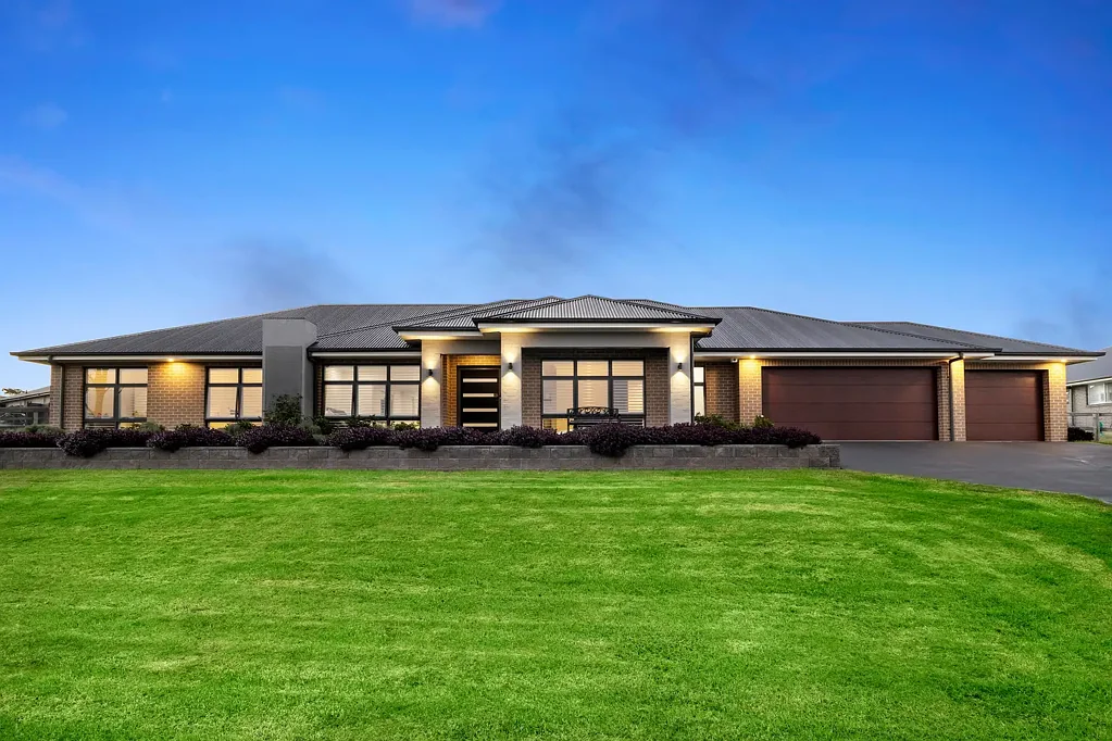 2 Carey Close, Louth Park, NSW 2320