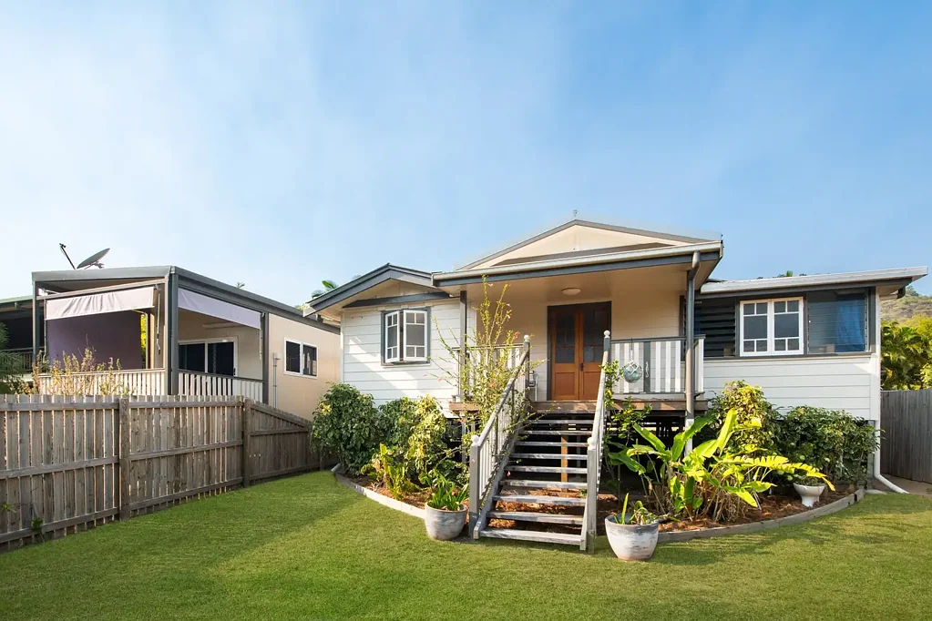 Horseshoe Bay 4房  Island Living at Its Best - Renovated Home with Granny Flat in Horseshoe Bay