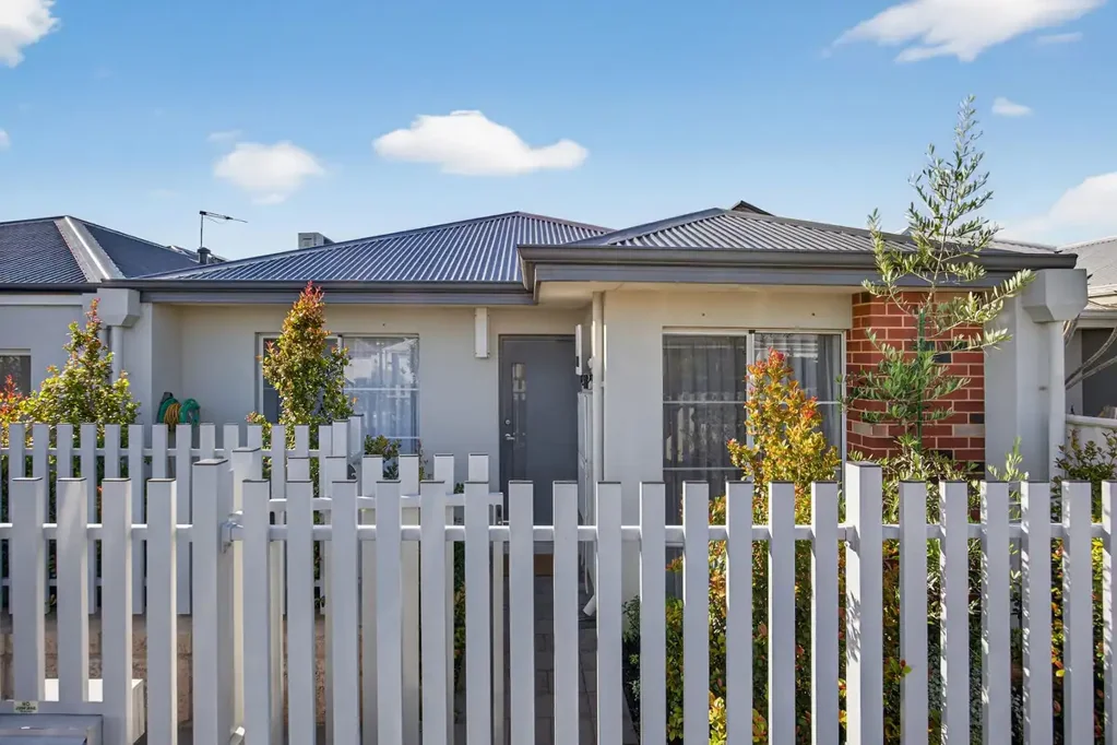 Golden Bay 3ਬੈੱਡਰੂਮ Why: Because modern convenience meets contemporary coastal living