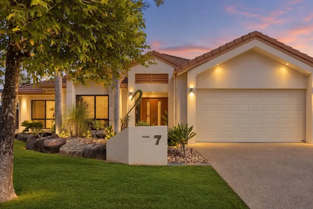 Mount Louisa 4બેડરૂમ Impeccable Family Living with Space, Style & Stunning Street Appeal!