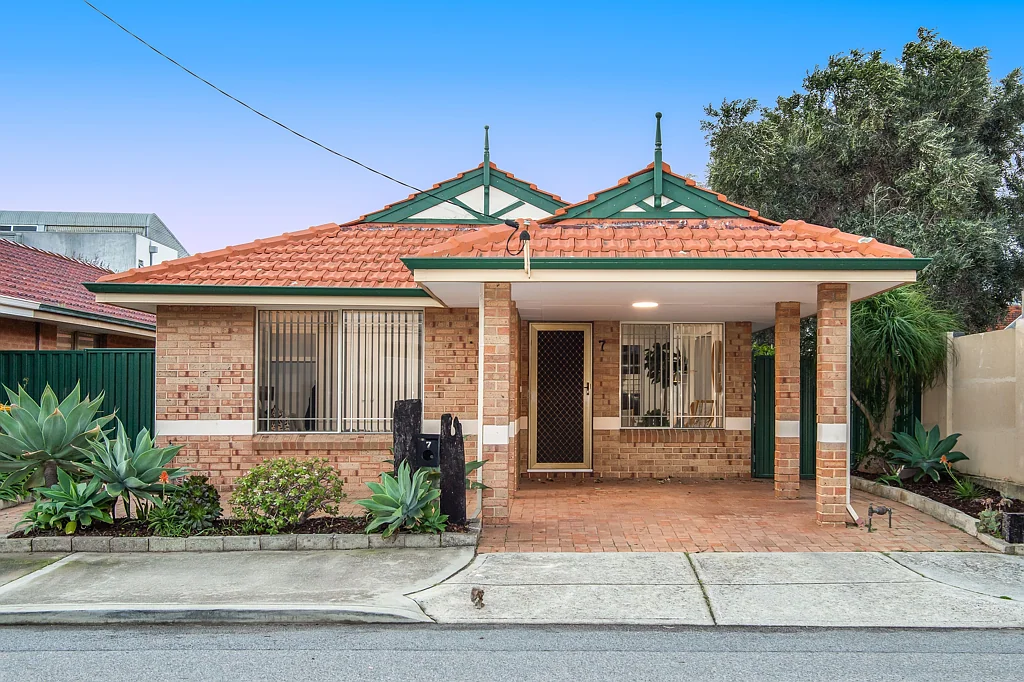 7 Christina Parade, North Fremantle, WA 6159