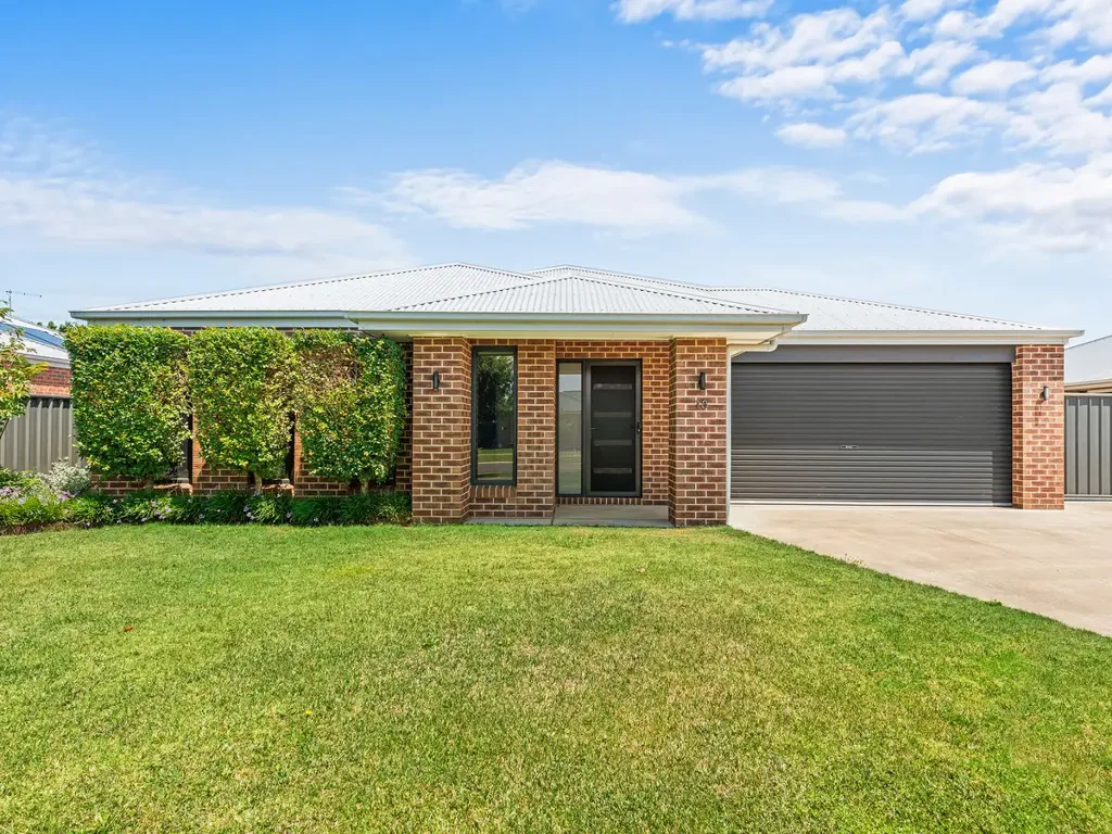 18 Hillcrest Drive, Maffra, VIC 3860