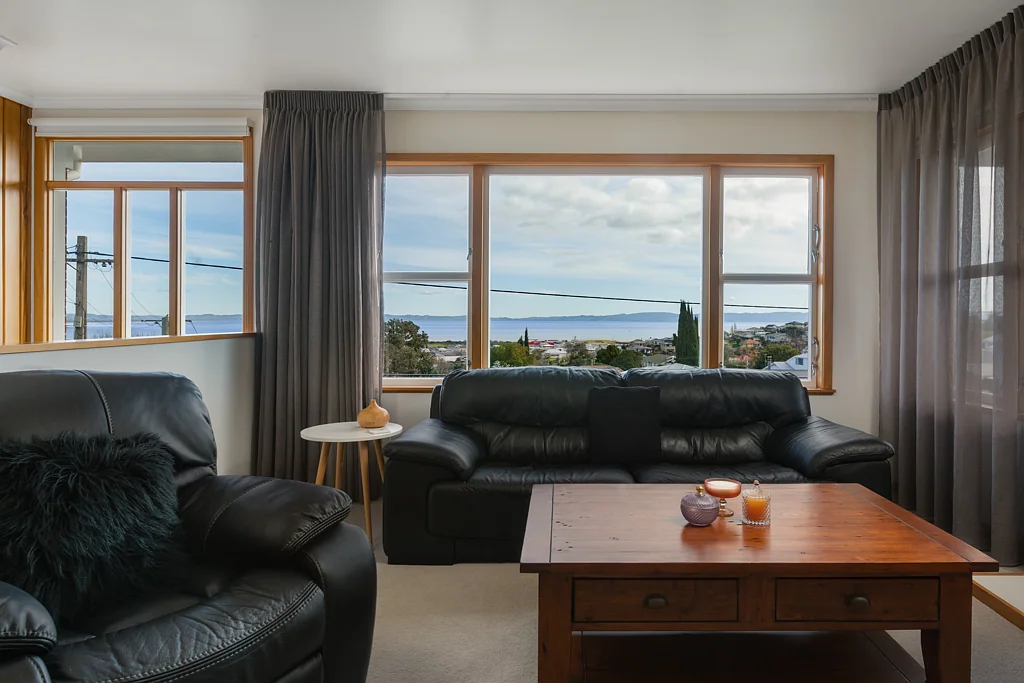 Thames 3બેડરૂમ Impeccable Presentation with a View to Match