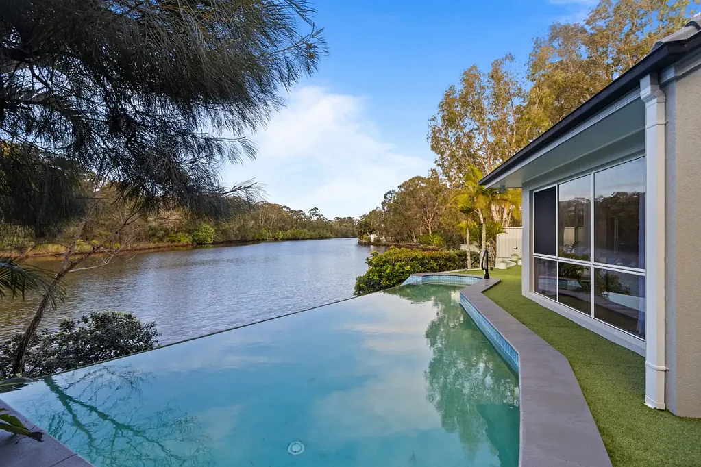 Twin Waters 4침실 A Rare Waterfront Sanctuary of Space, Prestige and Timeless Appeal