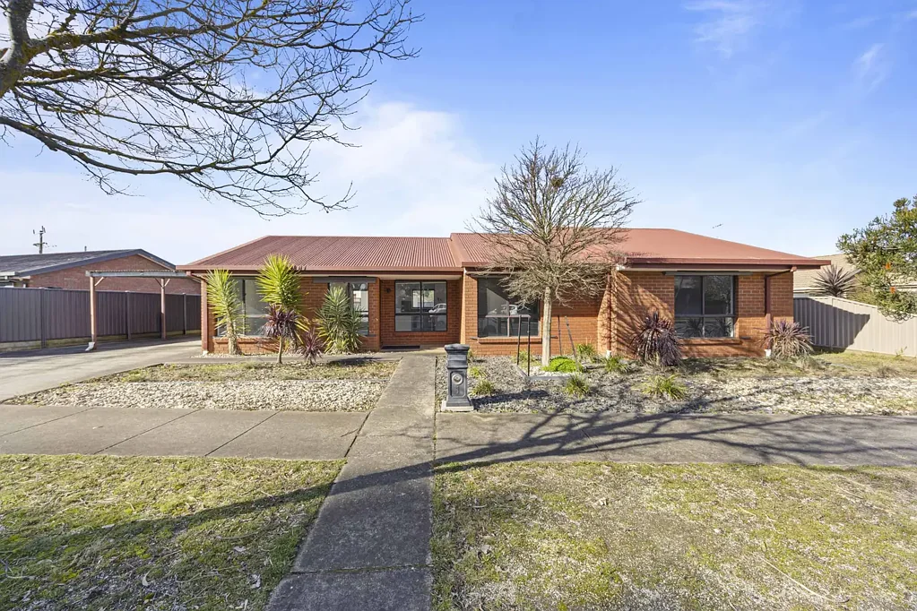 Modern Comfort Meets Prime Alfredton Living