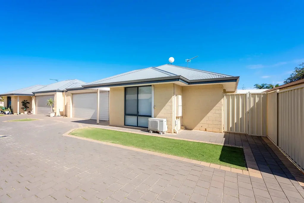 2/212 Place Road, Wonthella, WA 6530