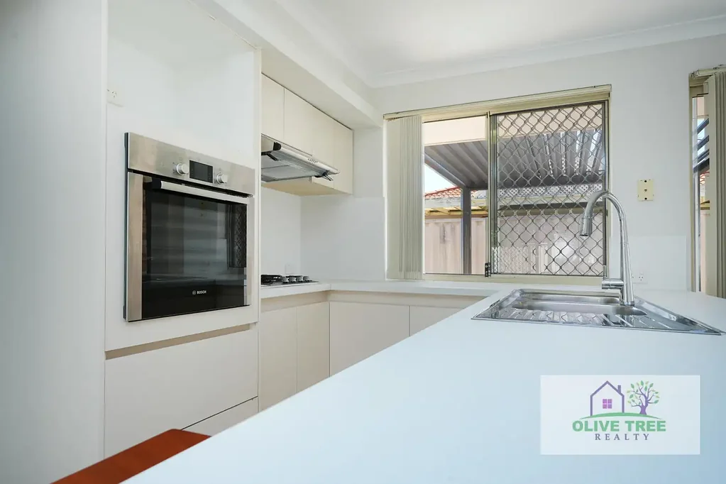 Nollamara 3ਬੈੱਡਰੂਮ Stunning 3-Bedroom Villa in Exclusive Triplex - No Strata Levies! and parking for 3 cars