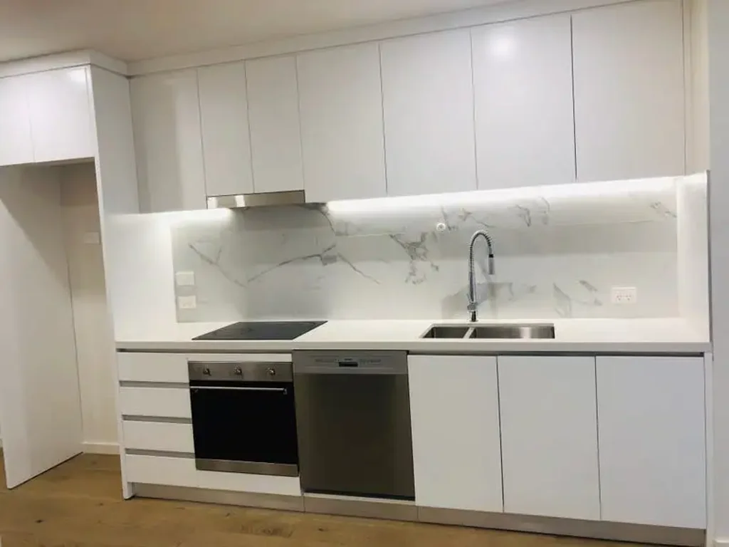 Gorgeous 2 bedroom apartment - Nearly brand new