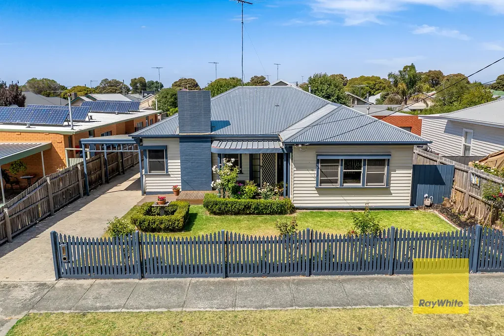 East Geelong 4 Slaapkamer Charming Weatherboard with Space, Style & Lifestyle Appeal