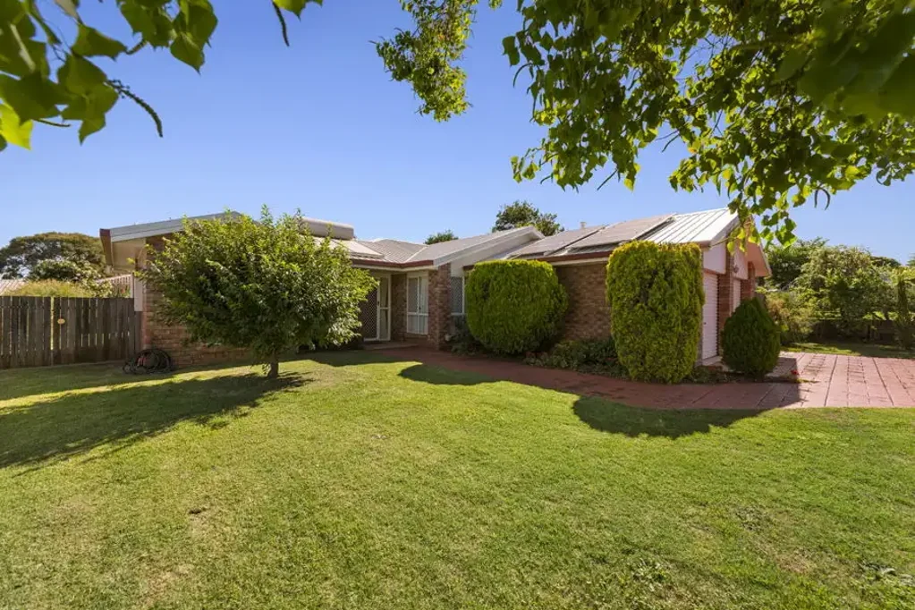 8 Heather Street, Kearneys Spring, QLD 4350