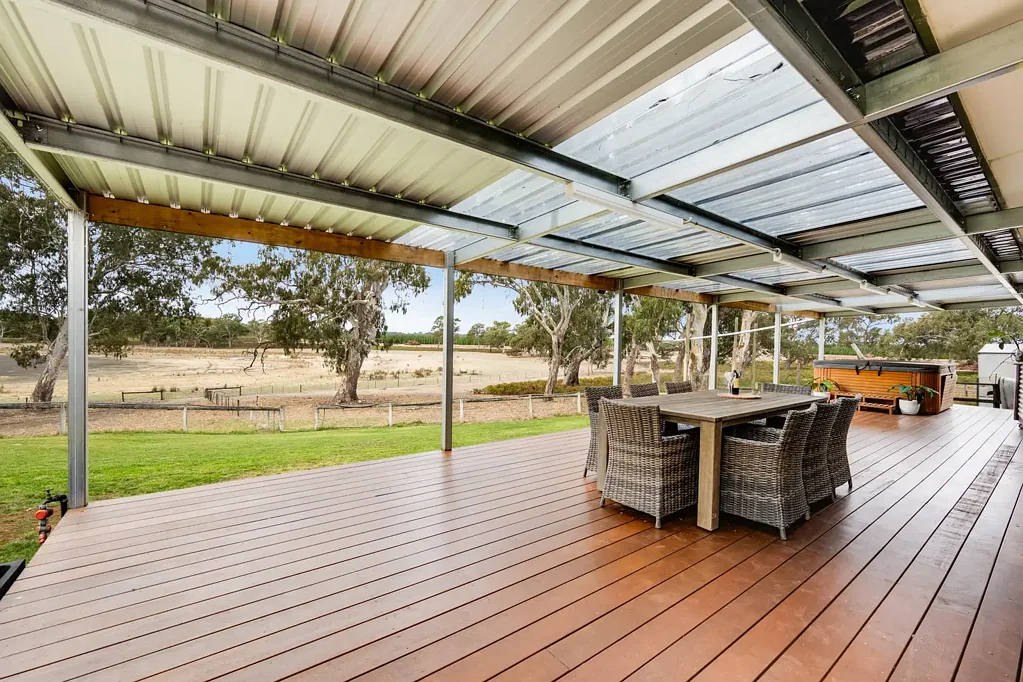 Coonawarra ‘’Windigi’’ — Stunning Lifestyle Retreat with Two Dwellings, Minutes from Penola