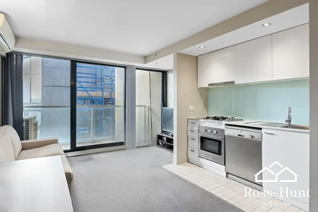 Hawthorn 1房 现代一居室公寓 开放式客厅 现代厨房 独立卧室 时尚浴室 全年舒适 安全停车位 屋顶露台 城市天际线 NBN覆盖 紧邻大学 Elevated Living with Style and Inner-City Convenience