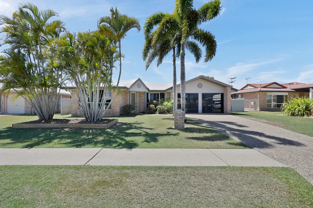 Beaconsfield 4침실 Flexible Family Living with a Big Backyard & Shed