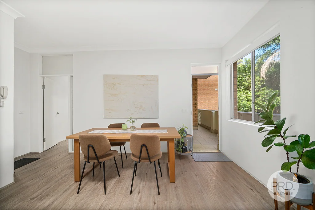 Hurstville 2 Slaapkamer Fully Renovated Unit in Premier Location