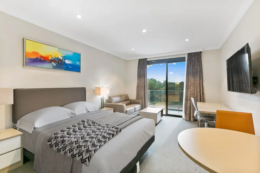 MODERN SPACIOUS STUDIO APARTMENT!