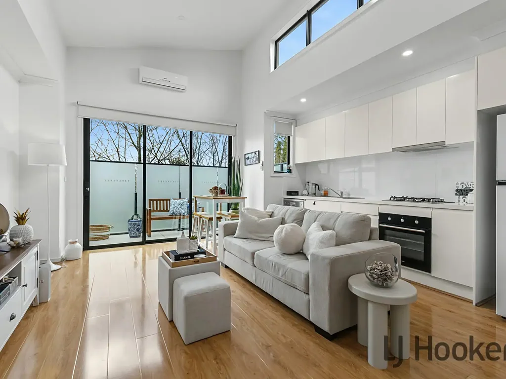 Bayswater 2 Slaapkamer Modern, low maintenance living in a terrific locale!