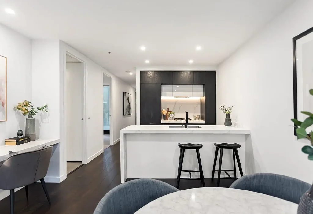 Elegant 3-Bedroom Residence in the Sought-After Harvard Complex