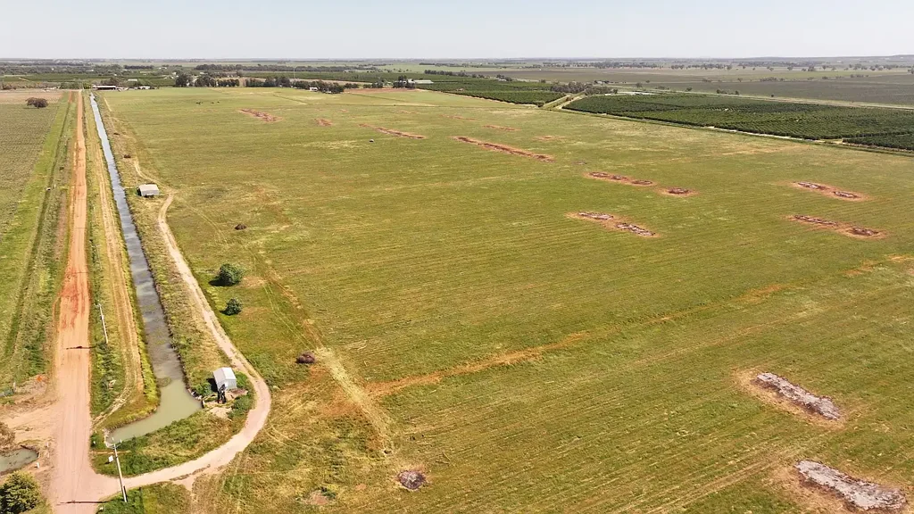 Stanbridge CHEAP FARM WITH SHED & WATER ACCESS