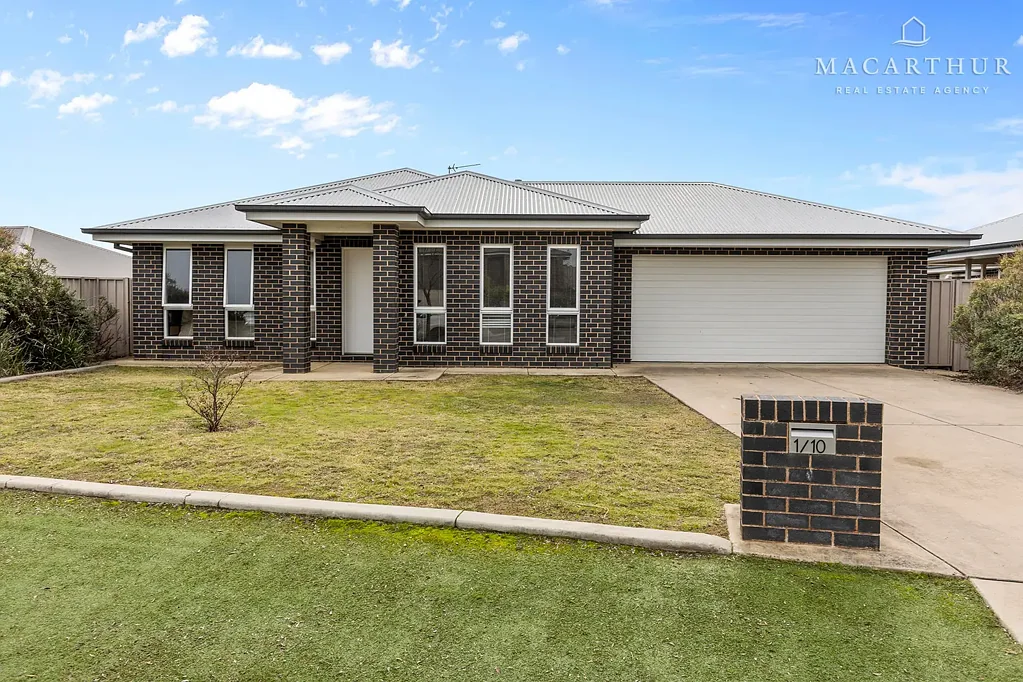 1/10 Watson Boulevard, Lloyd, NSW 2650