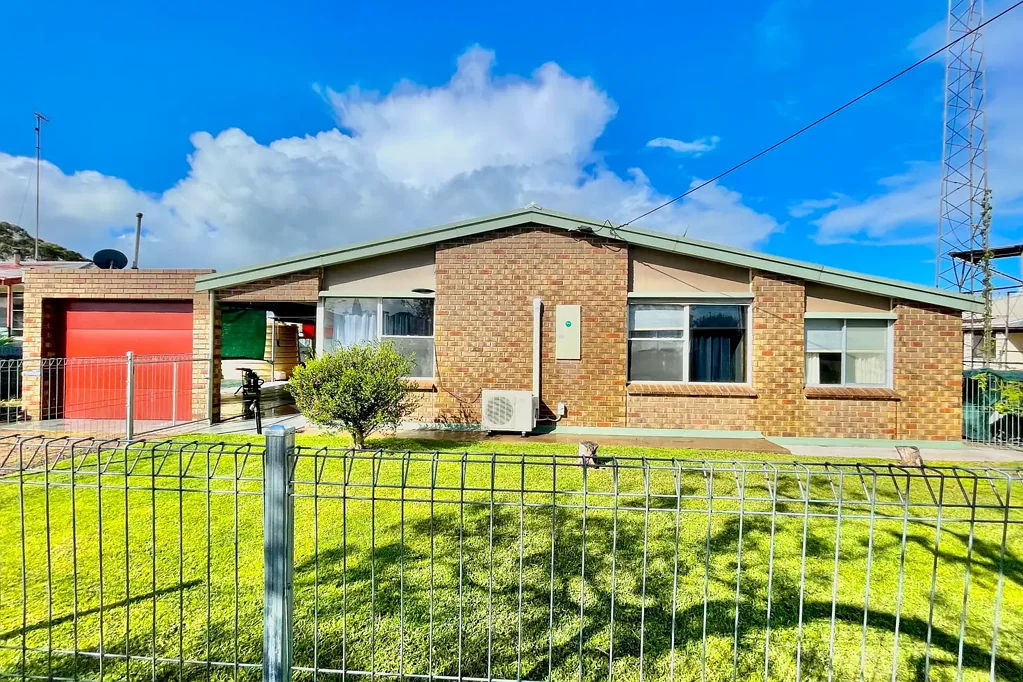 Lock 3房  Rare Opportunity – Brick Veneer Home Up for Sale