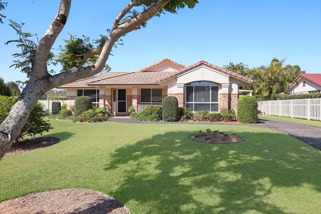 Mudgeeraba 3침실 Immaculate Family Home - 784m2 Usable Block – Room for the Boat, Van & More!