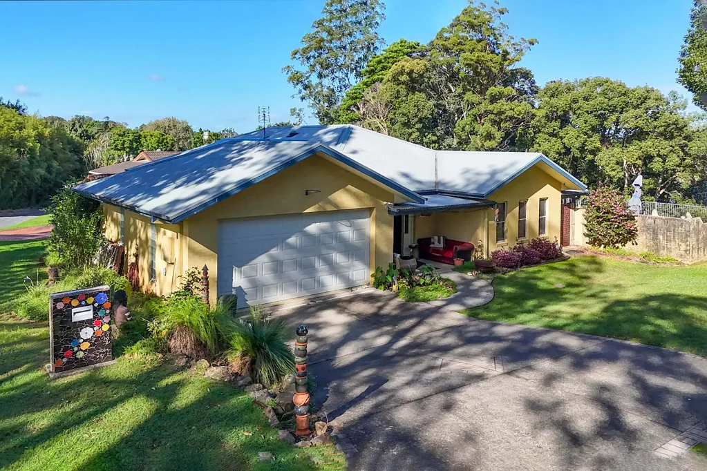 West Kempsey 4 Bedroom Big 4 Bedroom Home with River Views and Pool