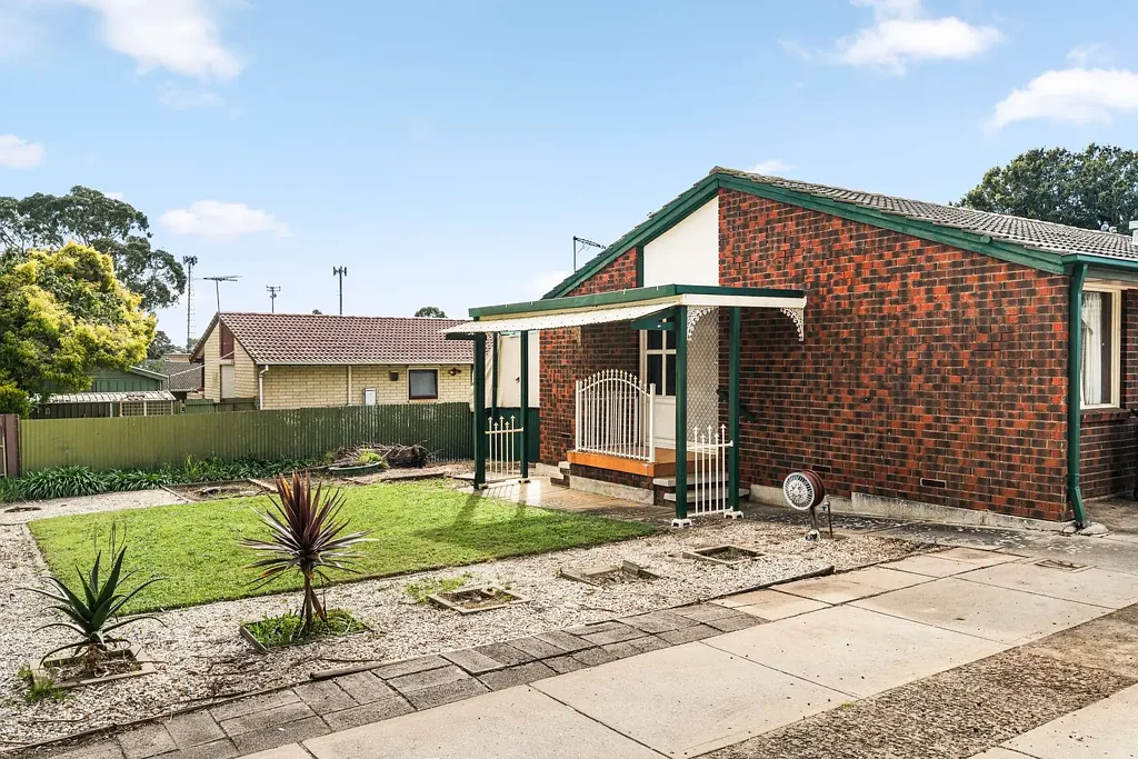Hackham West 3 Bedroom Exceptional First Home or Savvy Investment...