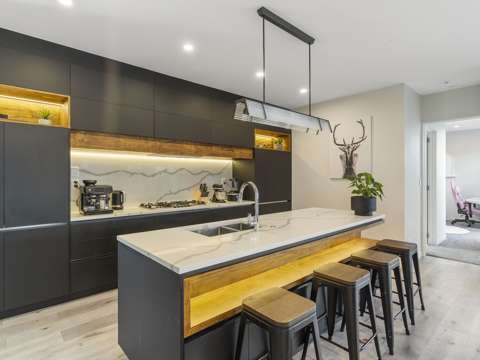 Hobsonville 5房  Luxury five bedrooms, two ensuites, dual school zones!