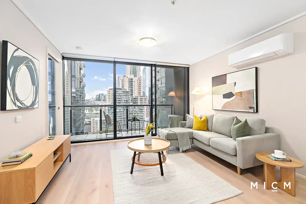 Southbank 1房 北向阳光充沛 一居室宽敞 安全车位齐全 24小时礼宾服务 25米室内泳池 健身房网球场 Executive Luxury with Soaring City Views