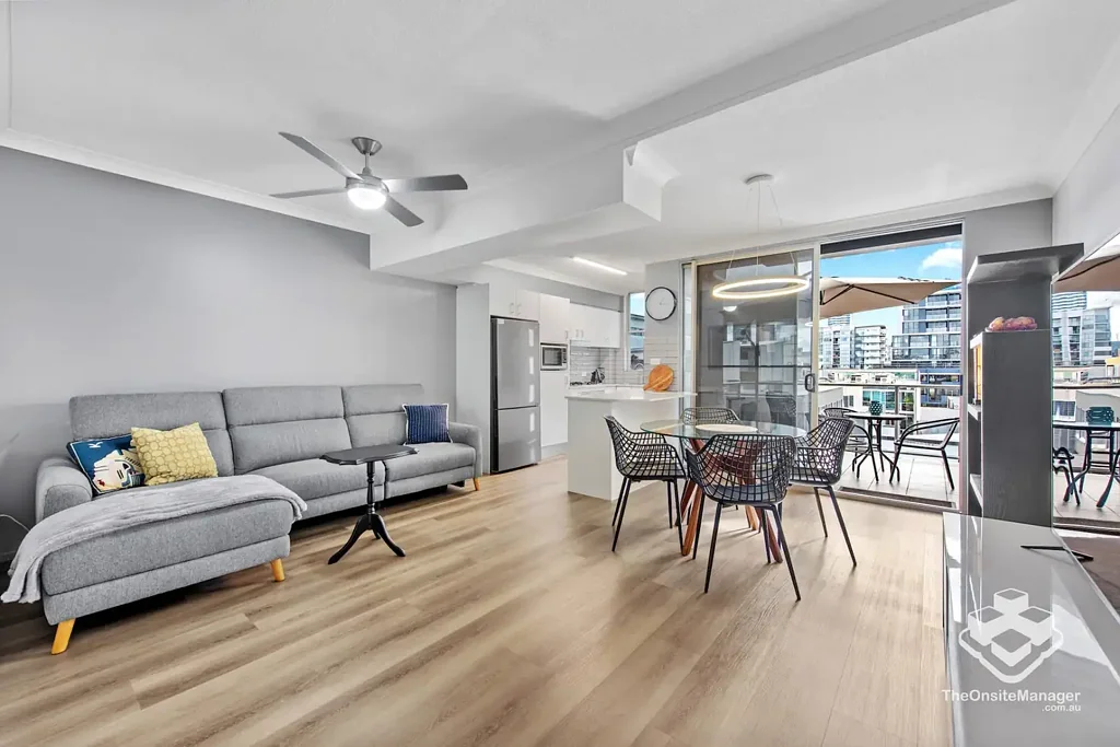 James St Precinct- 3rd floor 2bed 2bath apartment
