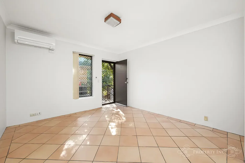 1 BEDROOM UNIT IN A PRIME RED HILL LOCATION!