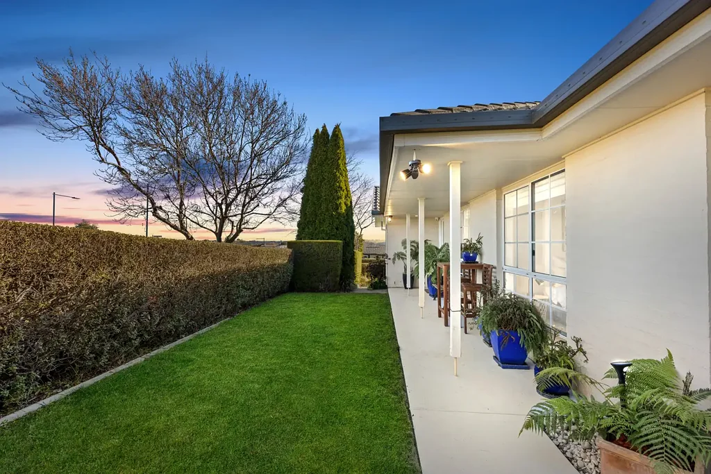 33 Delma View, Gungahlin, ACT 2912