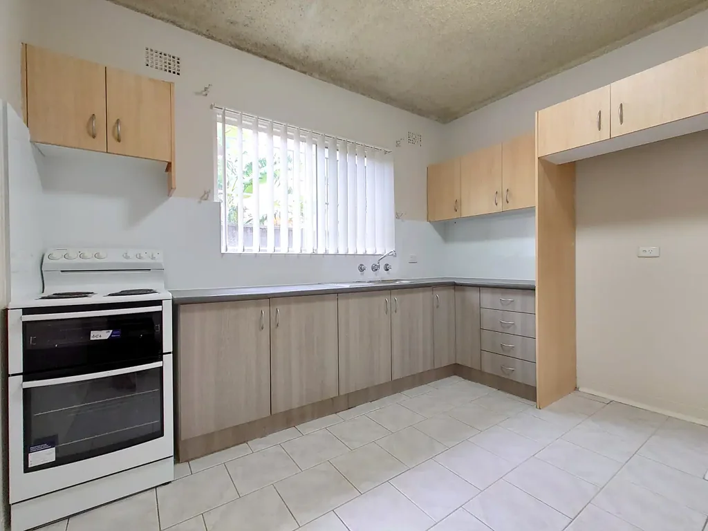 Two Bedroom Unit with built in wardrobes!