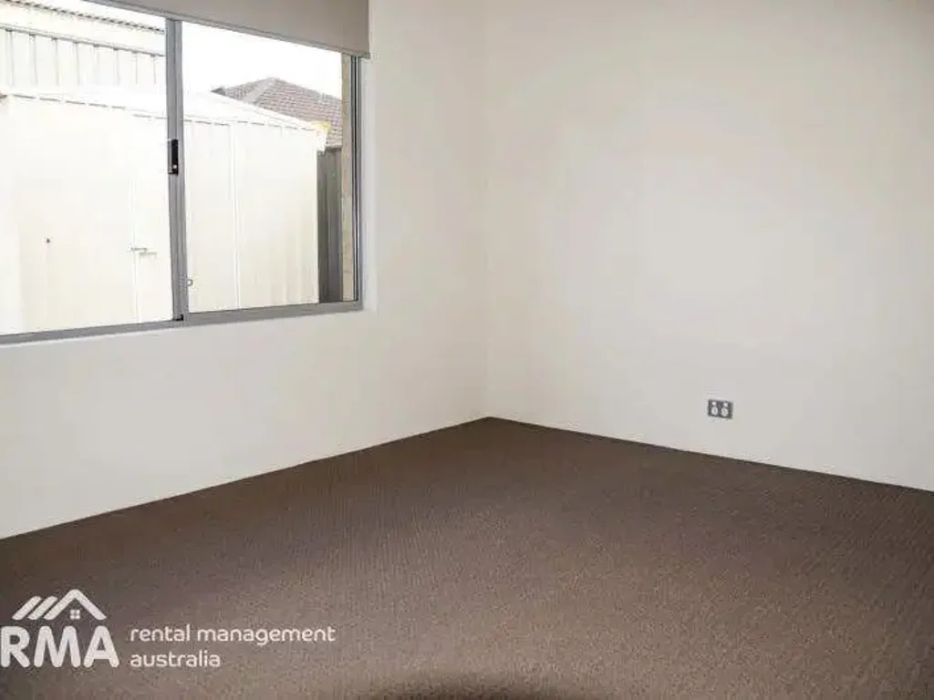LARGE FAMILY HOME IN GREAT LOCATION!