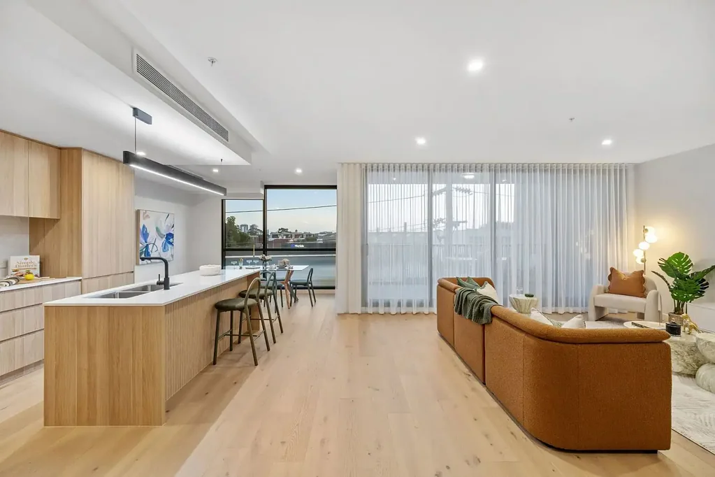 South Melbourne 4房 高层视野卓越 四套整层之一 四卧宽敞灵活 100%电动建筑 5星绿色认证 Bosch电器集成 智能无钥匙进入 优越生活区域 BRAND NEW - Sub-Penthouse Sophistication at Quattro