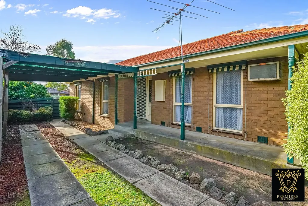 Family Home in Central Cranbourne!