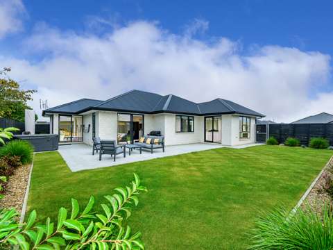 Leeston 4部屋 Bonus Triple Car Garaging