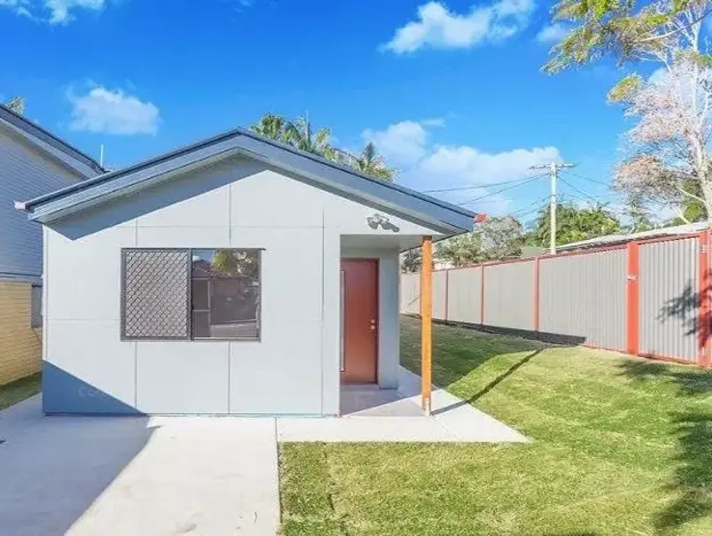 Tidy, Modern Home With Character!