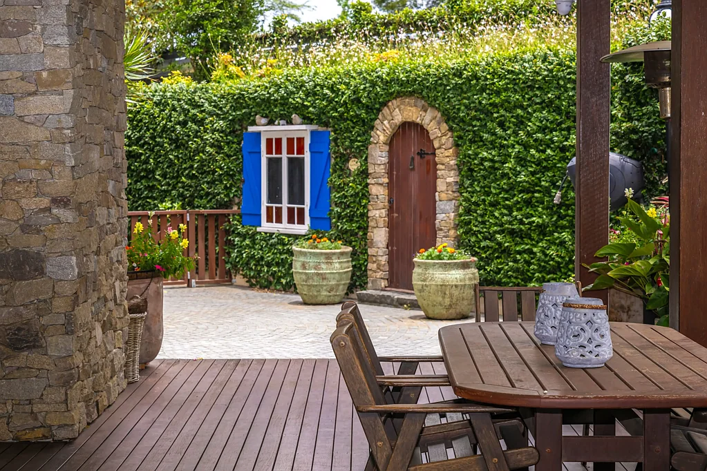 Ocean View 4कमरा La Tour Tzani - A Breathtaking French Chateau Retreat in Ocean View